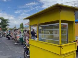 Alun Alun Jember direnovasi Bagaimana Nasib Ratusan PKL ?