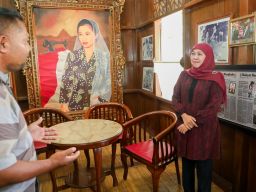 Gubernur Khofifah Napak Tilas Saksi Sejarah Kemerdekaan Di Rumah Ibu Fatmawati Soekarno