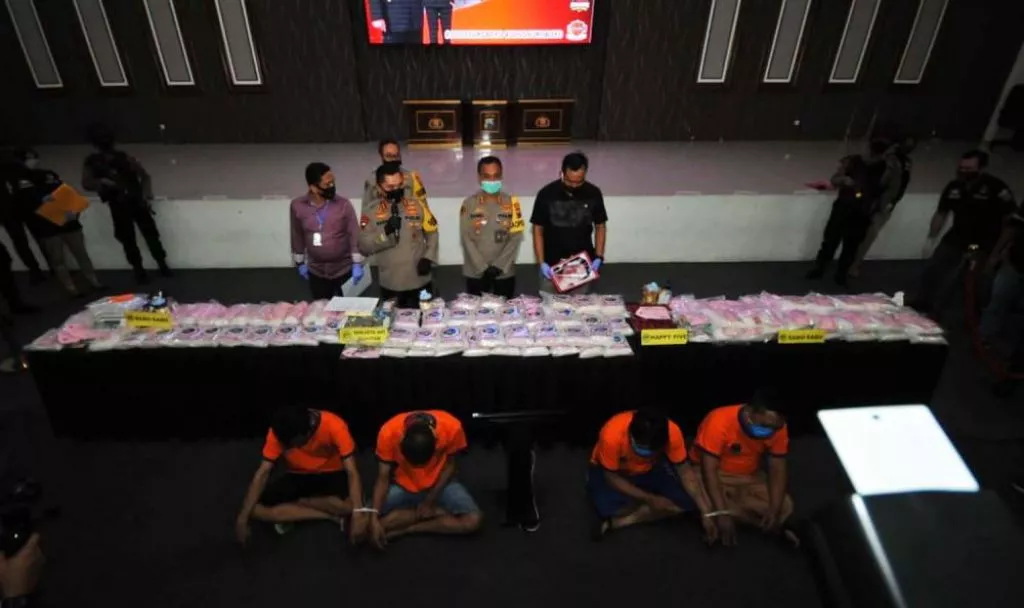 Surabaya Bongkar 1 Kuintal Sabu, Khofifah Puji Kapolda Jatim