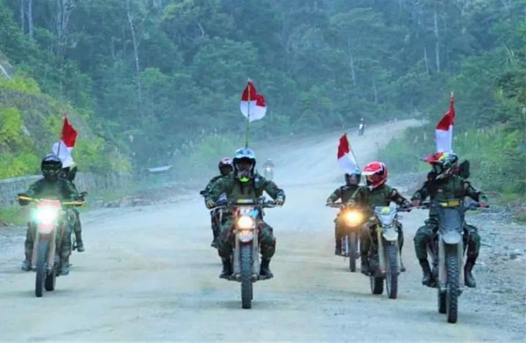 Sambut HUT RI 2021, Pangdam Kasuari "Ngetrail" 10 Jam Keliling Papua Barat