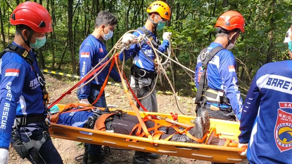 Tanggap Bencana, Garda Pemuda NasDem Jatim Jalani Pelatihan Sebagai Regu Penolong