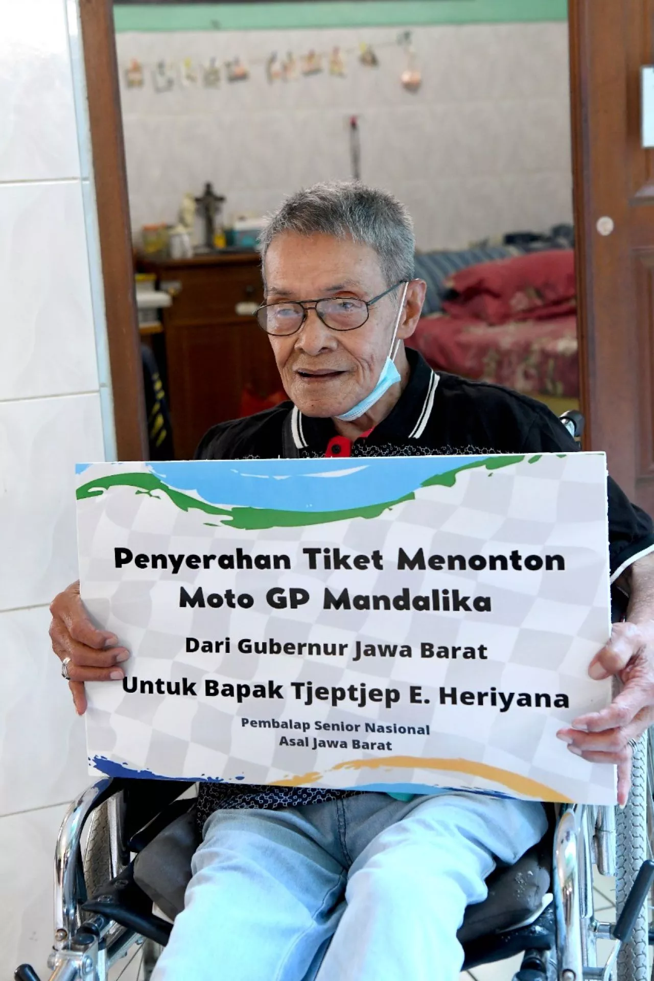 Legenda Balap Motor Indonesia Tjetjep Heriyana Menerima Tiket Nonton Moto GP dari Ridwan Kamil