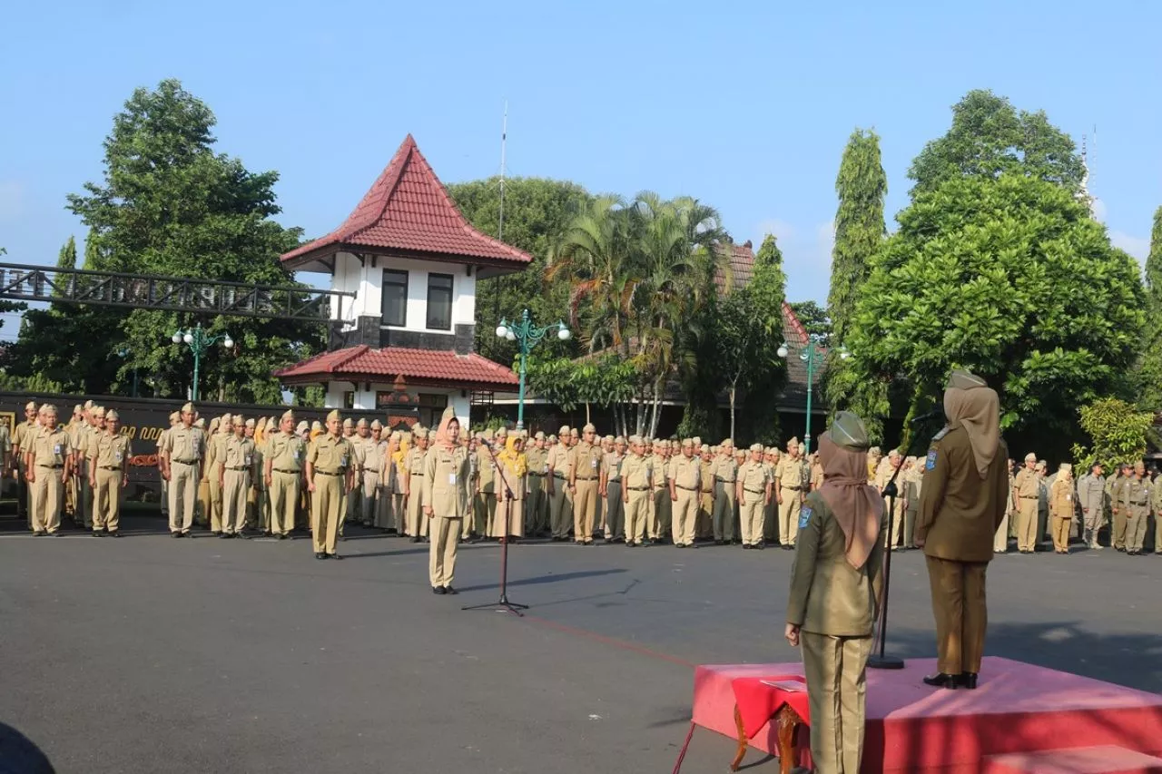Habis THR, Terbitlah Gaji ke-13