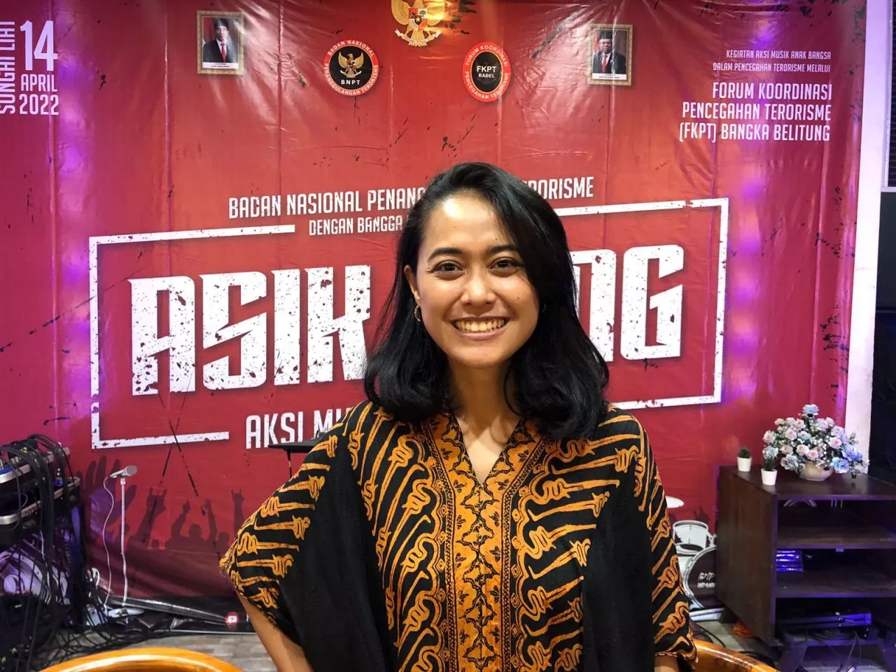 PUTRI AYUDYA : MUSIK BISA MENGHENTIKAN PERANG