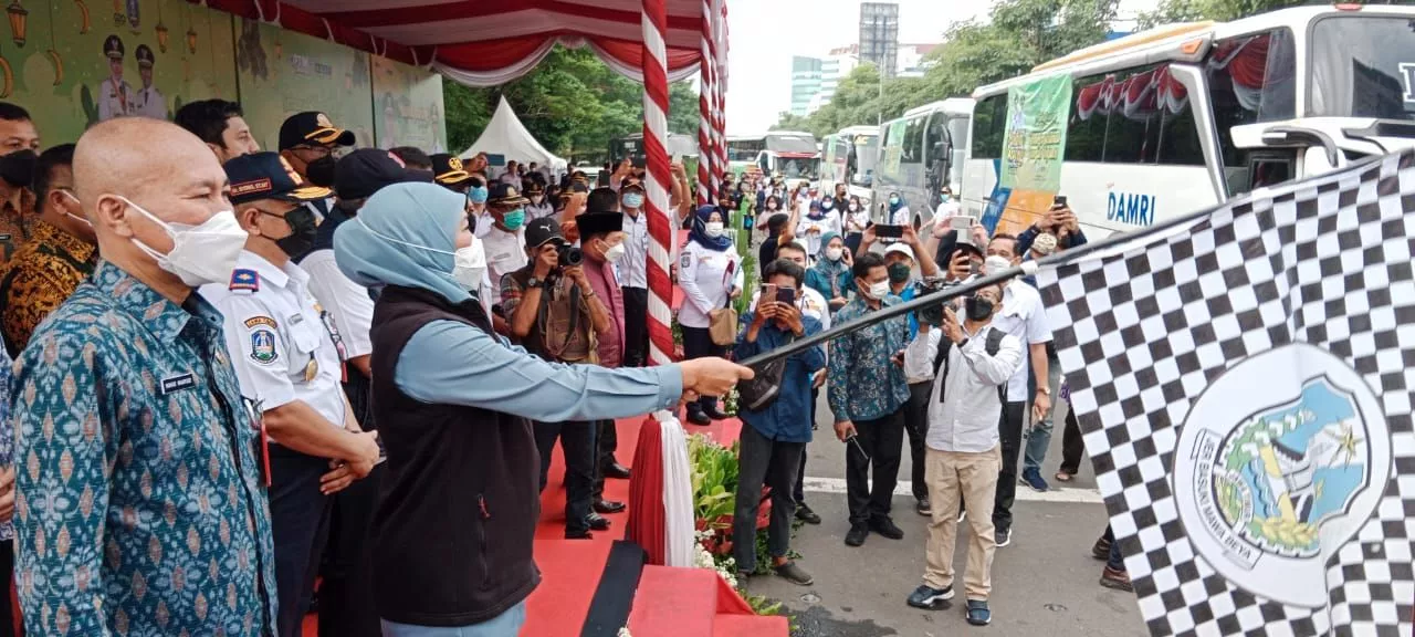 Gubernur Khofifah Berangkatkan 3.650 Orang Rombongan Mudik Bareng Gratis