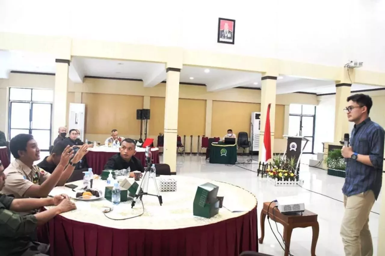 Personel Penerangan Korem 081/DSJ ikuti pembekalan optimalisasi penggunaan Medsos