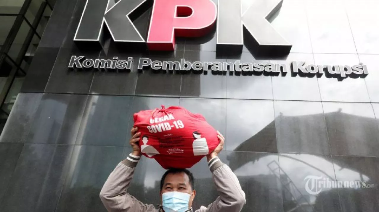 Boyamin Bawa Akta Perusahaan ke KPK