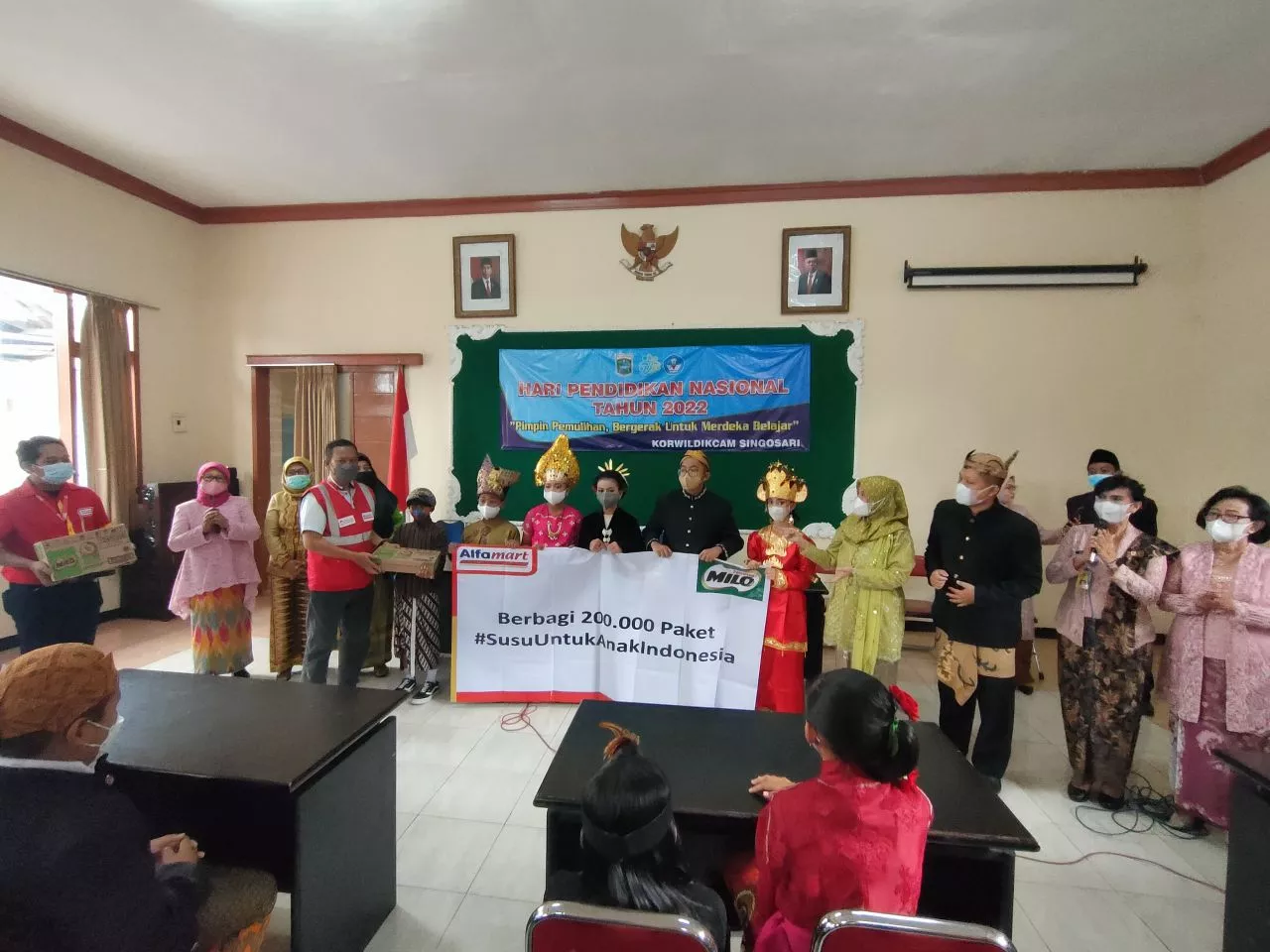 Hardiknas, Alfamart Bagi 200 Ribu Susu