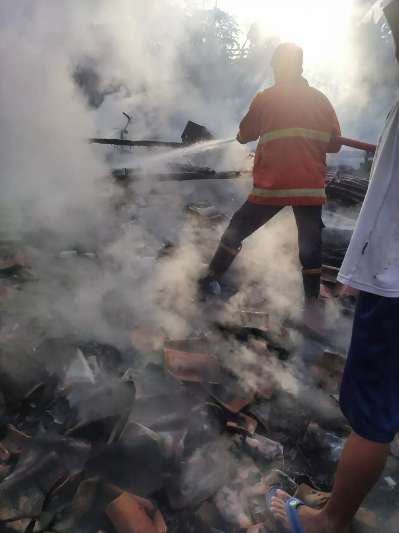Periksalah Tabung Gas Anda, di Jember Sudah Makan Korban Dua Rumah Hangus Terbakar