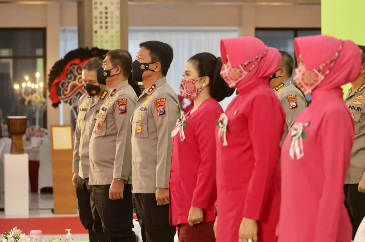 Upacara Virtual HUT Ke-42 Yayasan Kemala Bhayangkari Tahun 2022 di Mapolda JATIM