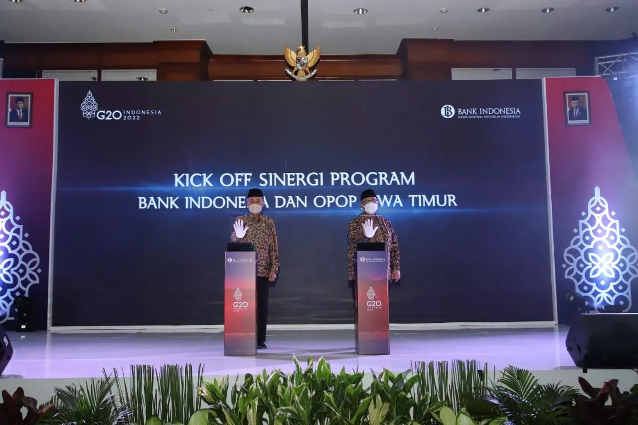 Ketua OPOP (One Pesantren One Product) Jatim, Wahid Wahyudi membuka kegiatan Kick Off Sinergi Bank Indonesia Provinsi Jatim dan OPOP 2022, yang diselenggarakan di JW Marriot Hotel Surabaya, Selasa (24/5)