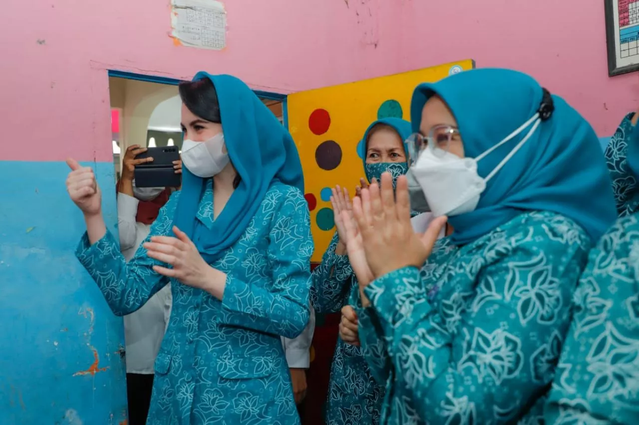 Arumi Bachsin Elestianto Dardak mengapresiasi jiwa kegotongroyongan TP PKK Kota Surabaya