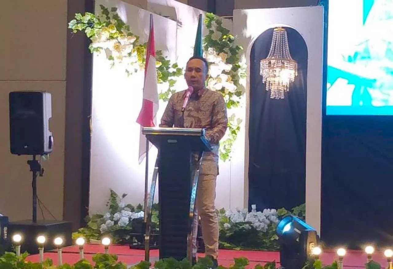 Kepala Dinas KBPPA (Keluarga Berencana Perlindungan Perempuan dan Anak) Kabupaten Gresik, drg Syaifuddin Ghozali menyampaikan rasa syukurnya di momen Wisuda Ke-19 SMP Muhammadiyah 12 GKB Gresik yang digelar di Aston Inn Hotel, Ahad (26/06/2022). (sumber f