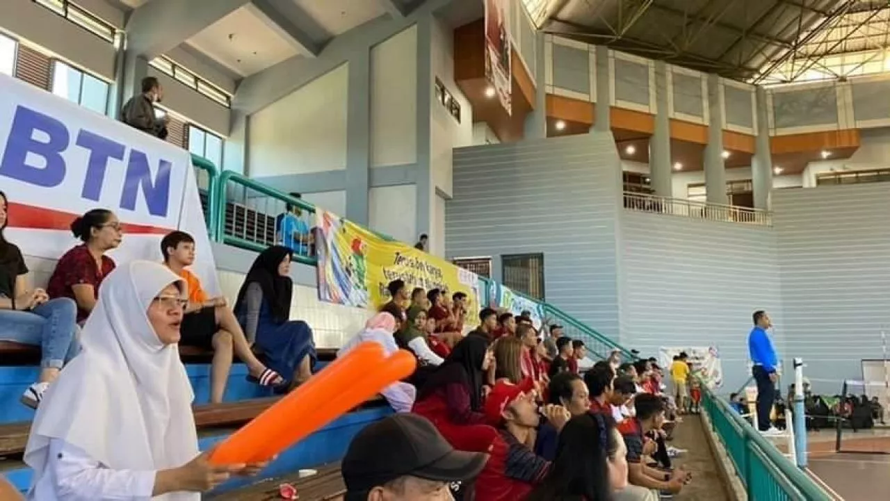 Reni Minta Tim Voli Surabaya Pulang Bawa Emas
