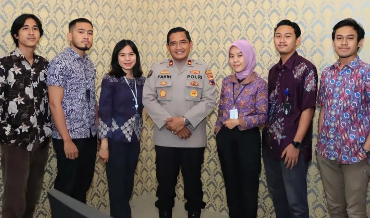 Mahasiswa Untag Sokong Peran Humas Polrestabes Lewat Desain Grafis