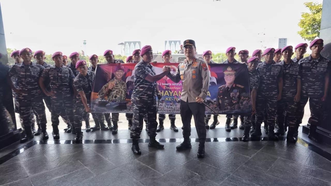 Polda Jatim "Dikepung" Prajurit TNI AL dari berbagai Kesatuan di Jatim pada 1 Juli 2022