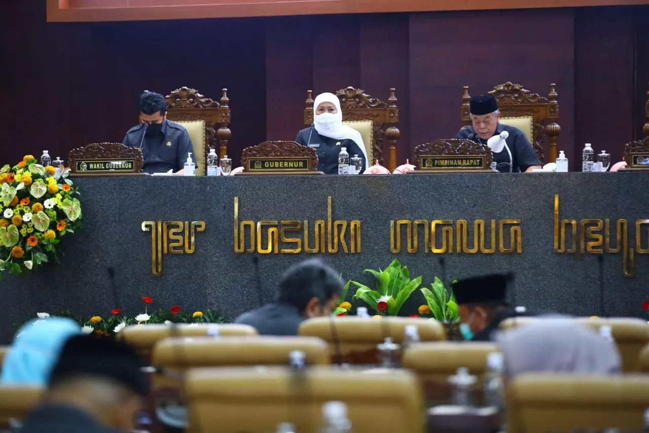 Permudah Perizinan Usaha, Khofifah: Dorong Peningkatan Investasi