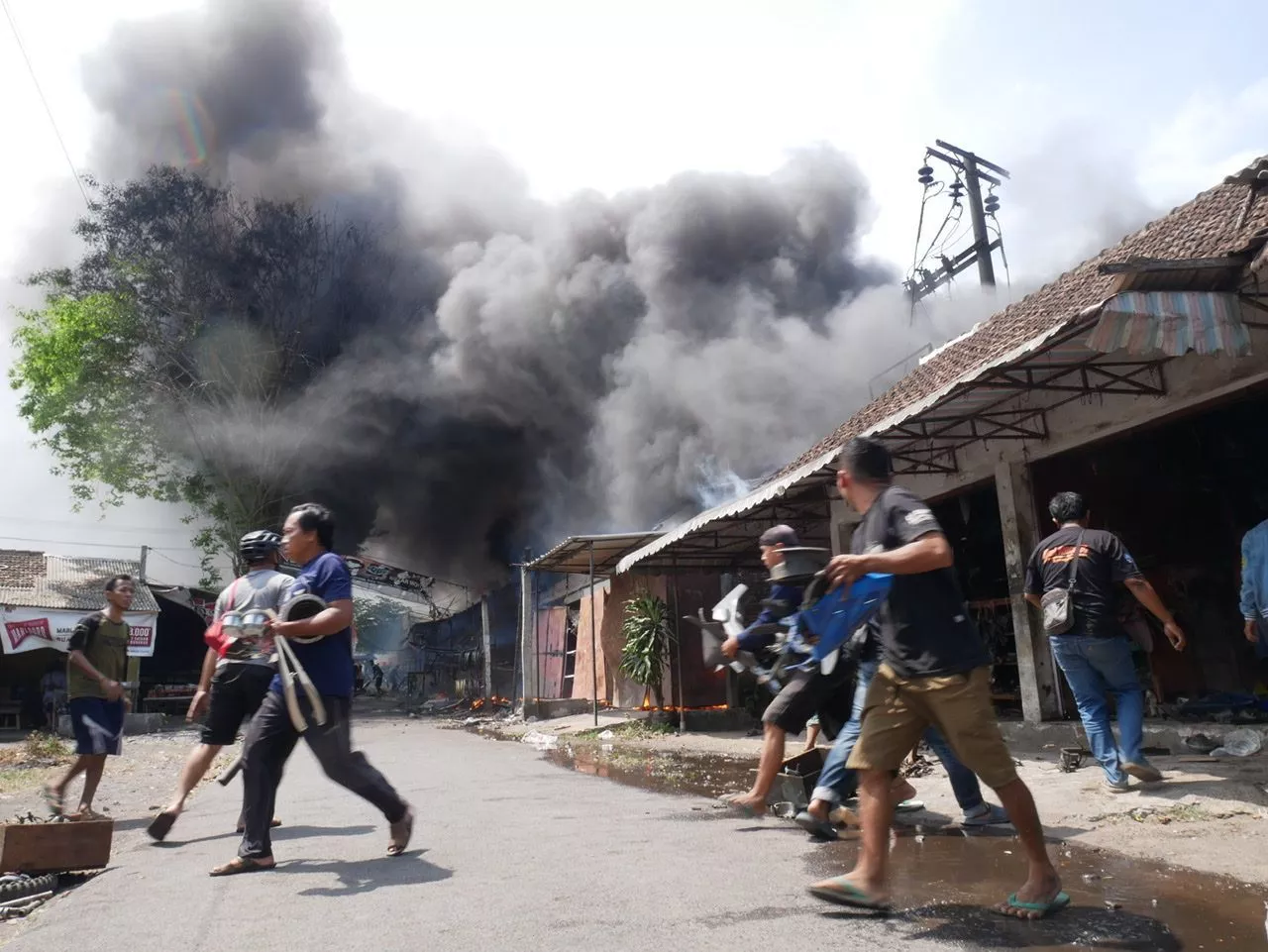 Derita Pedagang Akibat Kebakaran Pasar Serangin Lumajang