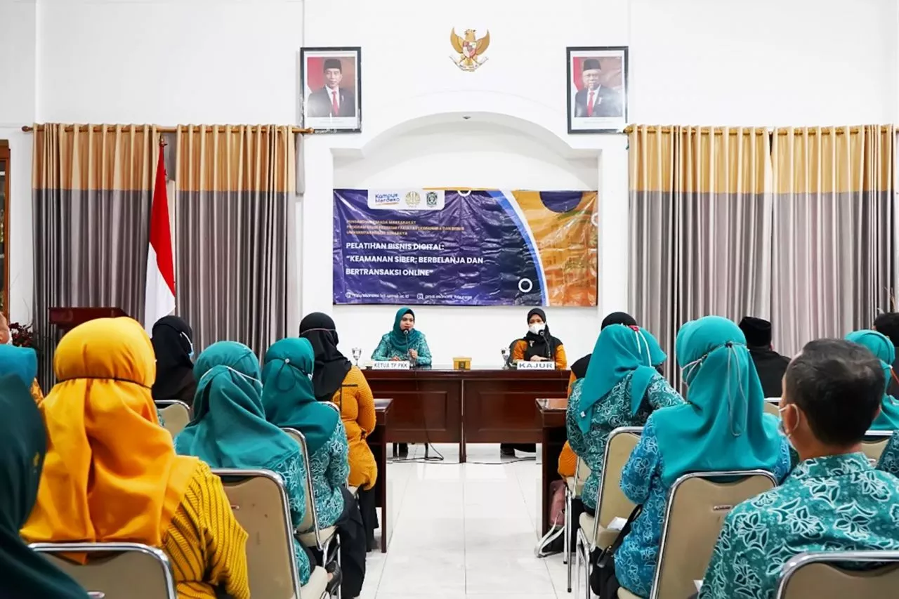 Bersama UNESA, PKK Lumajang adakan Pelatihan Bisnis Online Untuk Tingkatkan Kemampuan Kader Dalam Mendampingi UKM