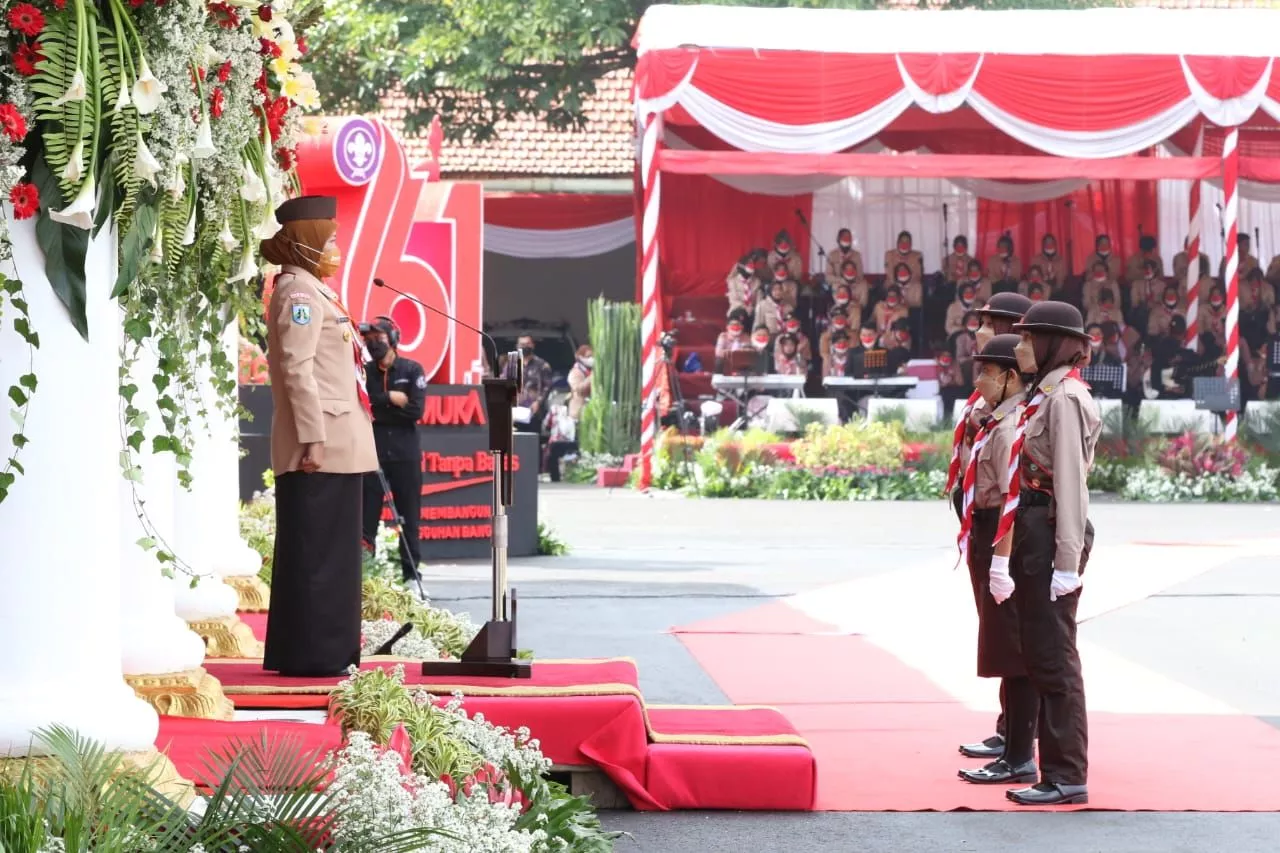 Pimpin Apel Besar Hari Pramuka ke-61, Gubernur Khofifah Ajak Gelorakan Pengabdian Tanpa Batas