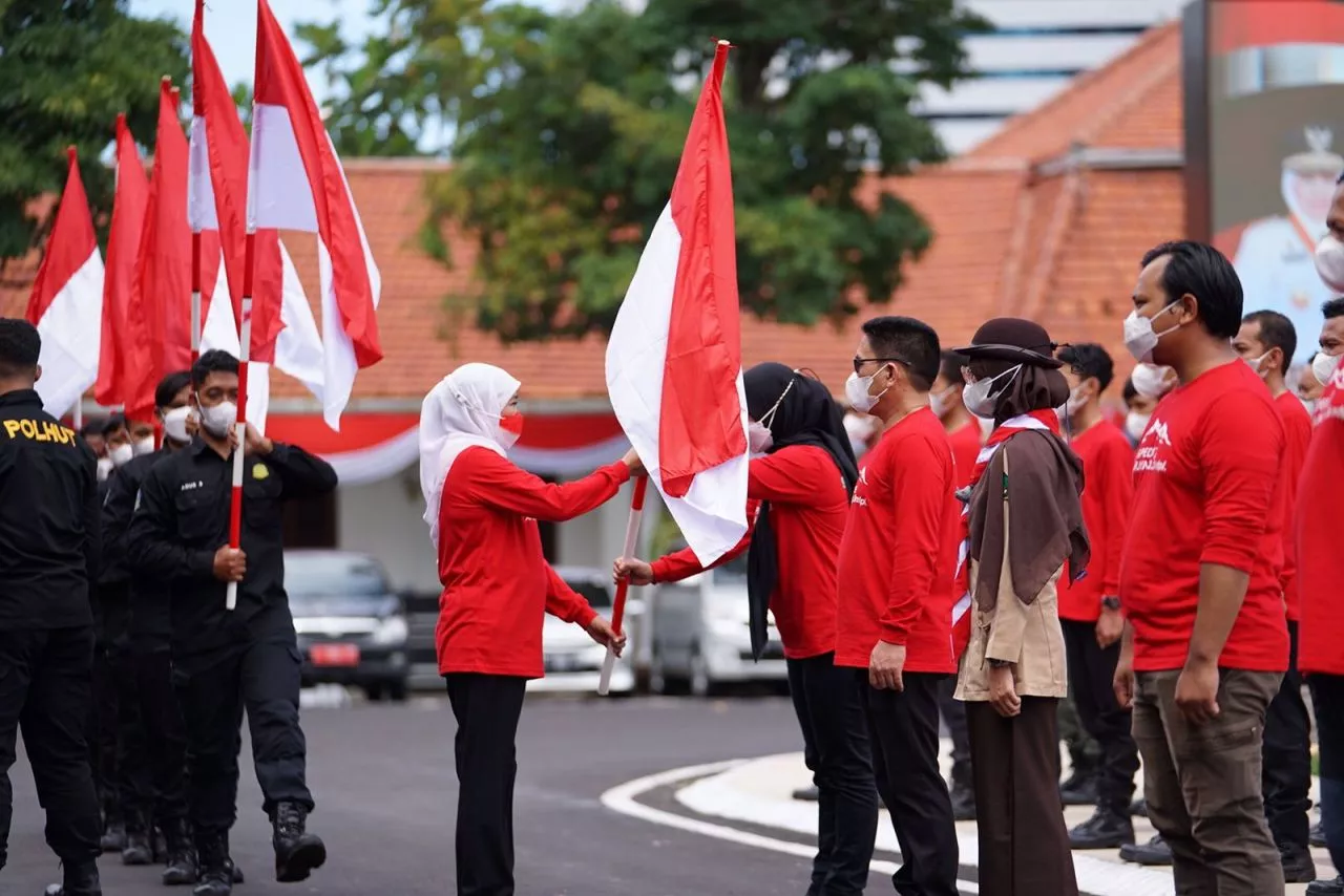 Dilepas Gubernur Khofifah, Tim Ekspedisi 77 Siap Kibarkan Merah Putih di Puncak Gunung Arjuno