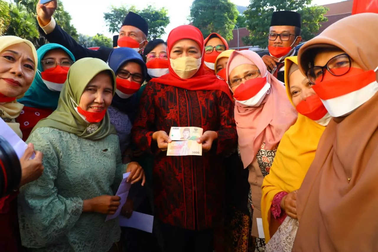 350 Guru Penerima Satyalancana Karya Satya, Dapat Hadiah uang Kertas Baru