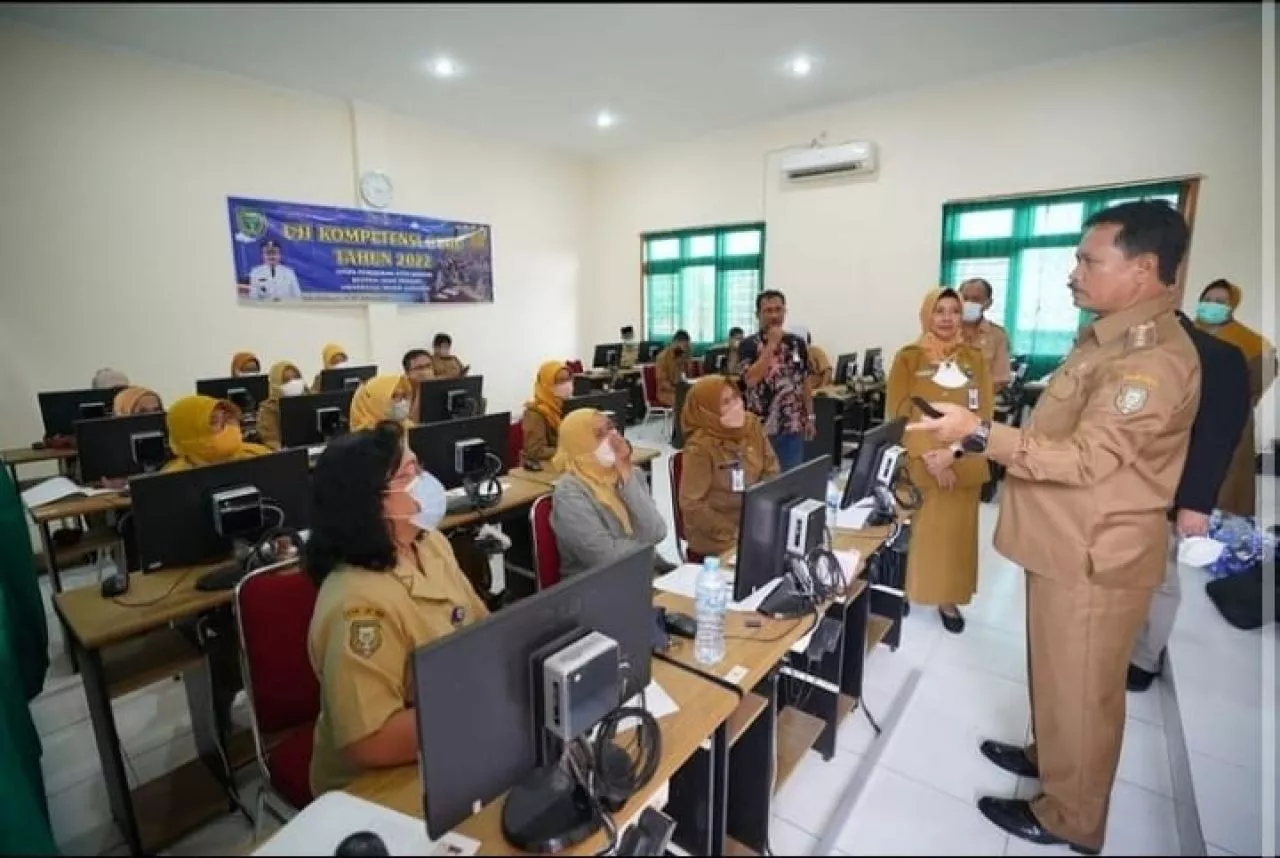 Tinjau Pelaksanaan UKG, Wali Kota Madiun: Guru Berkualitas Hasilkan SDM Berkualitas
