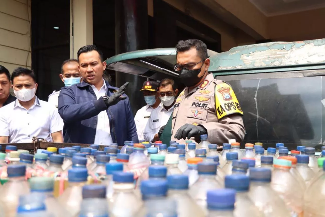 Polres Nganjuk Ungkap Penimbunan 2 Ribu Liter BBM Pertalite dan Ratusan Liter Pertamax Oplosan