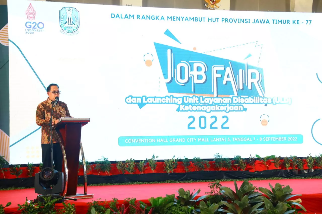 Sekdaprov Jatim, Adhy Karyono membuka Job Fair 2022 di Grand City Convex. Rabu (7/9/2022).