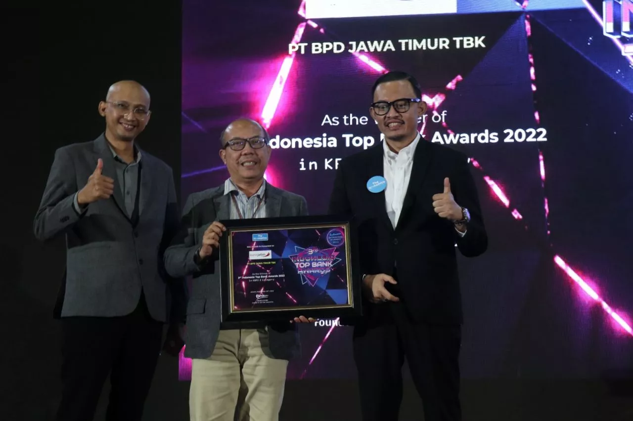 Bank Jatim Raih Indonesia Top Bank Awards 2022