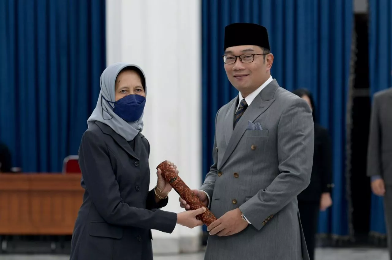 Gubernur Ridwan Kamil Kukuhkan Kepala Kantor Regional III BKN Bandung