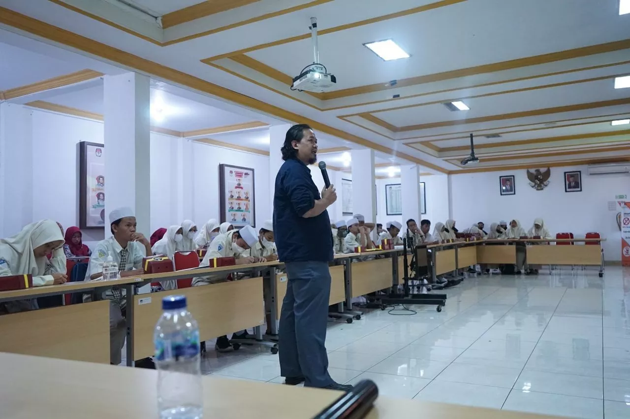 KPU Jatim Kenalkan Pemilu 2024 pada Siswa-Siswi SMP Islam As-Sakinah