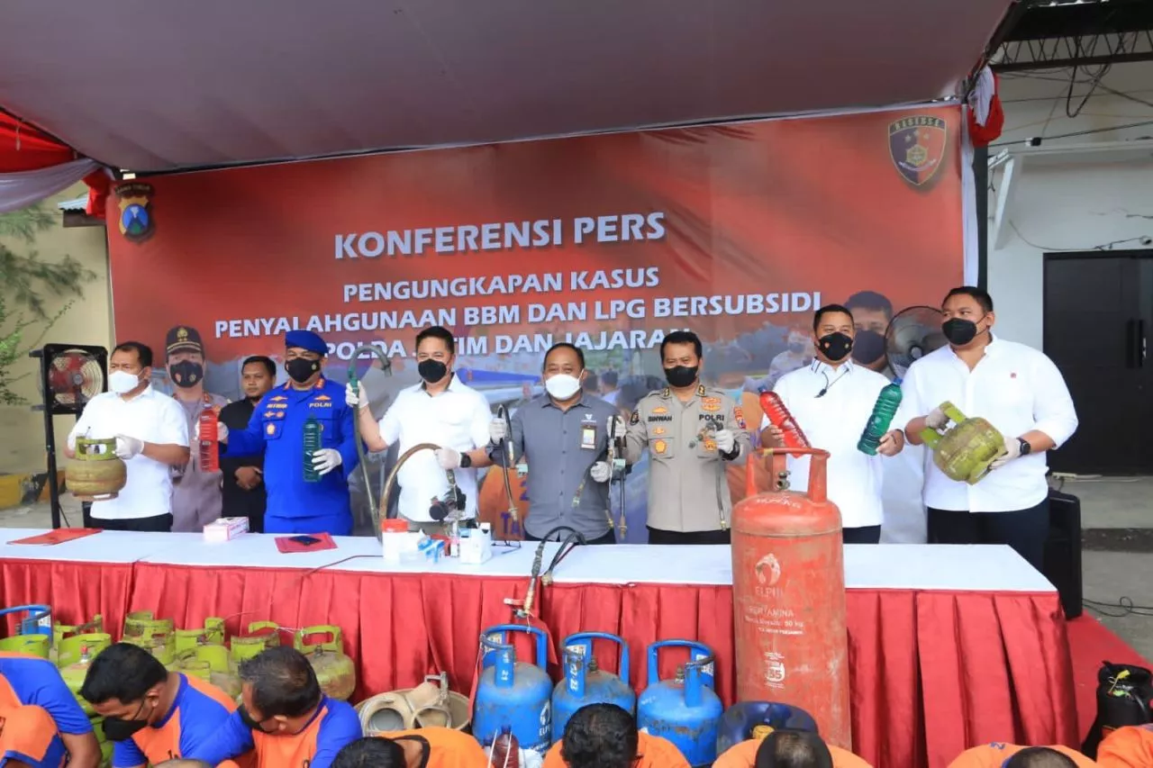 Polda jatim ungkap penyalahgunaan BBM dan LPG bersubsidi, Total 91 Tersangka Diamankan