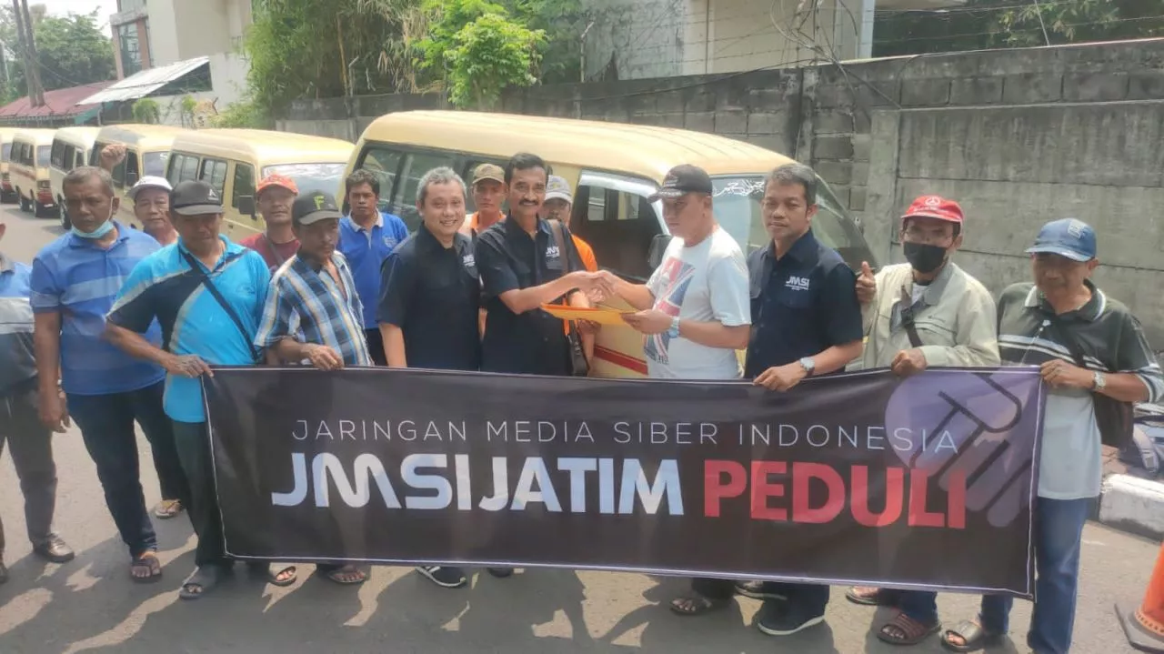 Ringankan Beban Sopir, JMSI Jatim Bantu Sopir Angkot