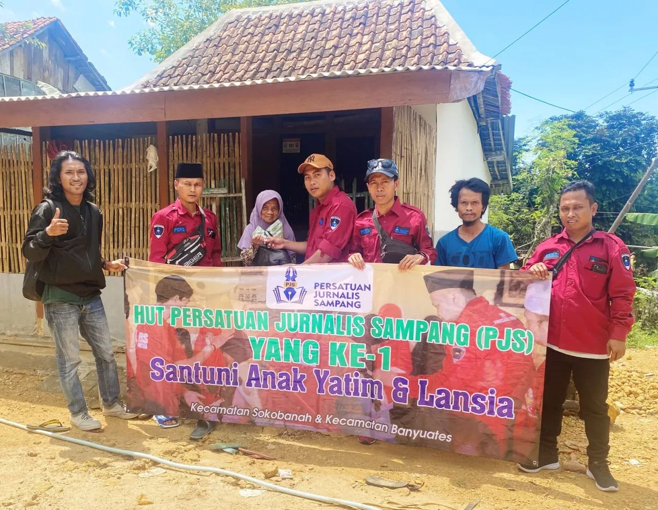 Hari Jadi ke-1, Persatuan Jurnalis Sampang Gelar Bakti Sosial