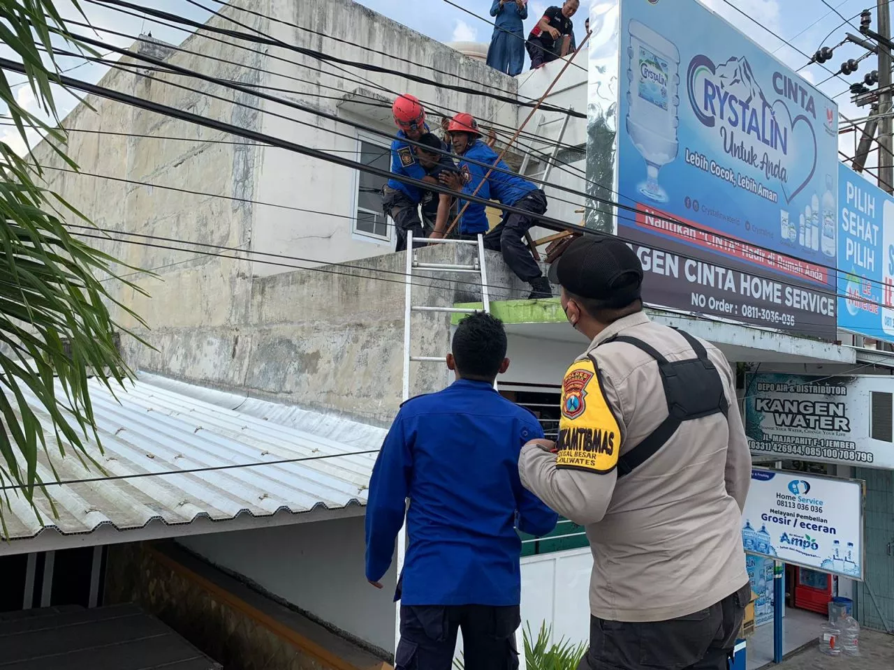 Tukang Las Tersengat Listrik Tegangan Tinggi, Saat Pasang Tandon Air di Lantai Dua