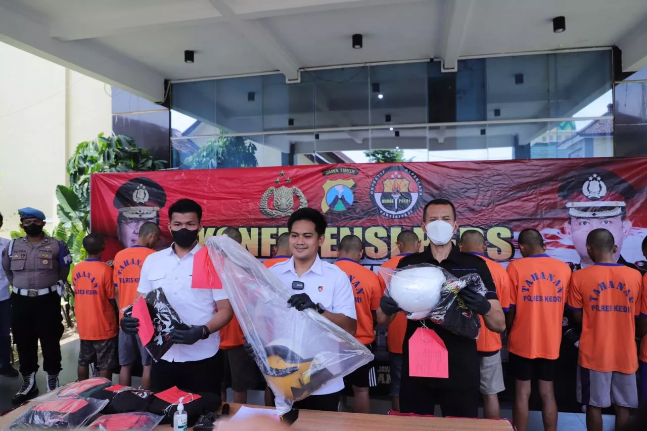 Polres Kediri Berhasil Mengamankan 15 Tersangka Penganiayaan Antar Perguruan Silat