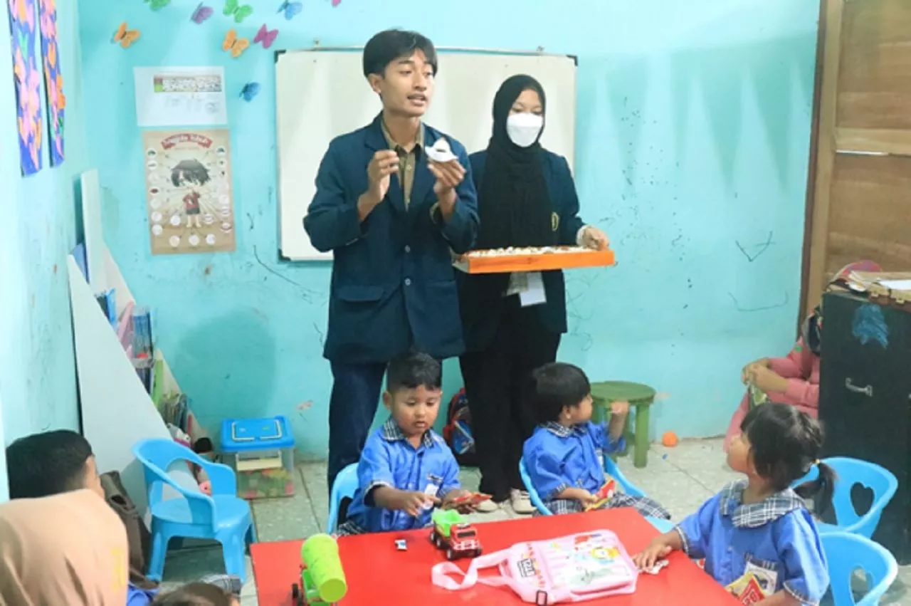 KKN PSDKU UB Kenalkan Sejak Dini Gemar Makan Ikan dan Tanam Sayur Pada Anak TK