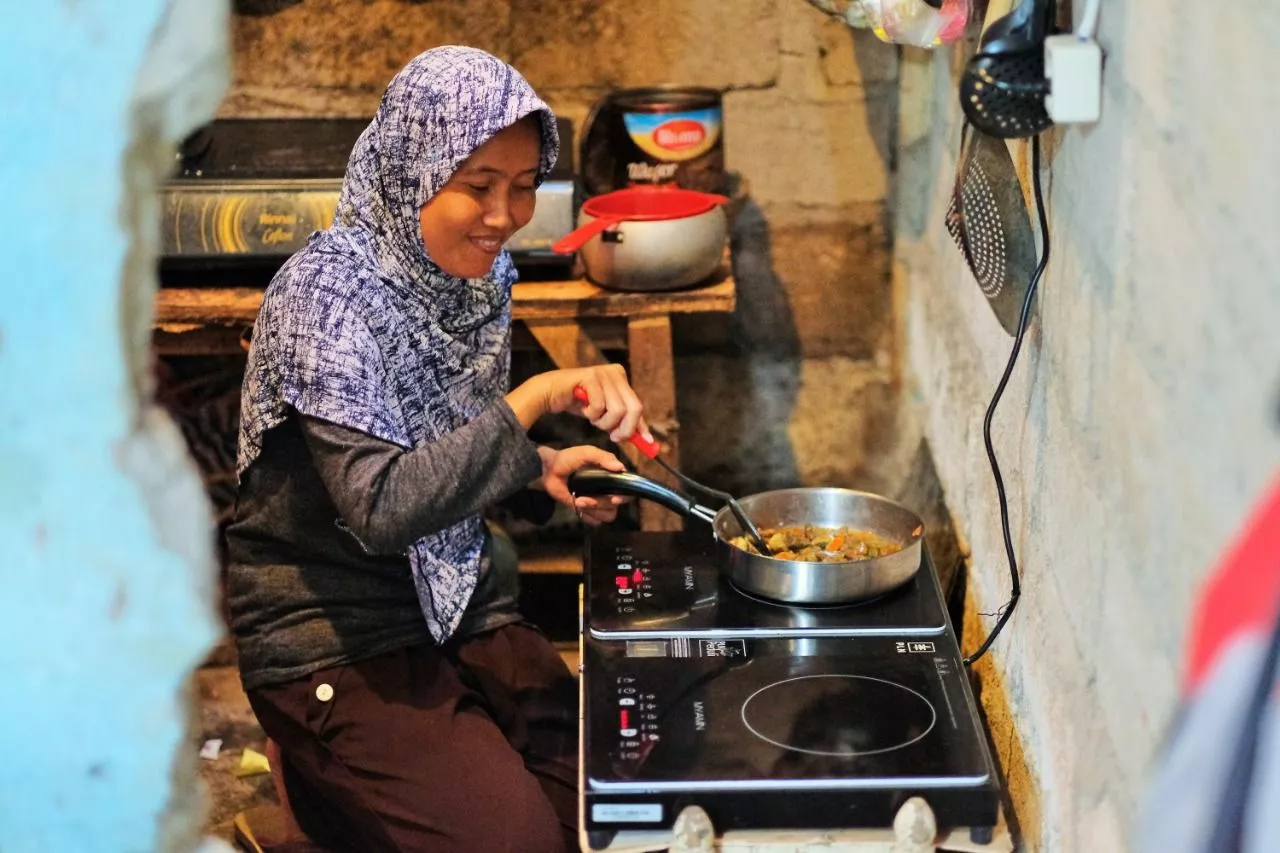 PLN Membatalkan Program Pengalihan Kompor LPG 3 kg Ke Kompor Listrik.