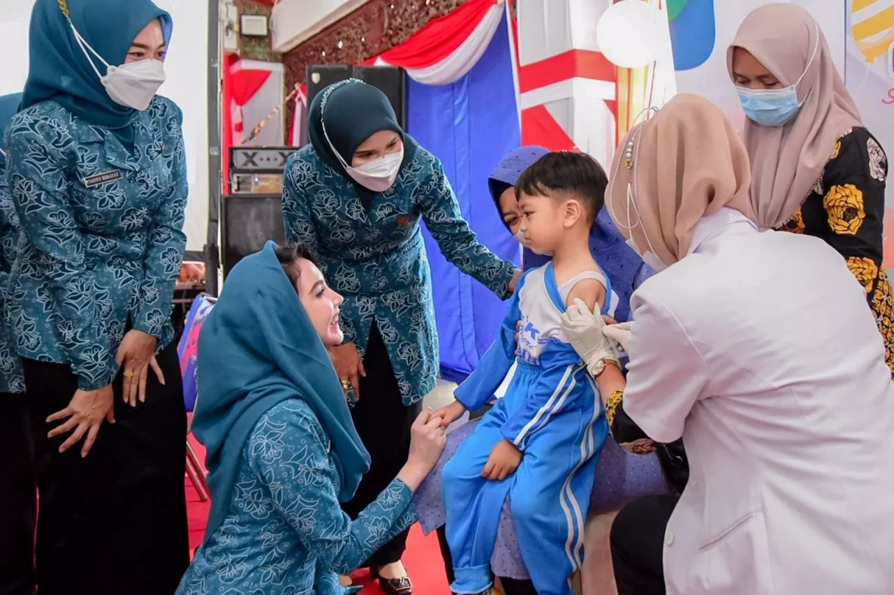Ketua PKK Jatim: 1,7 juta bayi di Jatim tidak mendapat imunisasi lengkap selama periode 2019 sd 2021