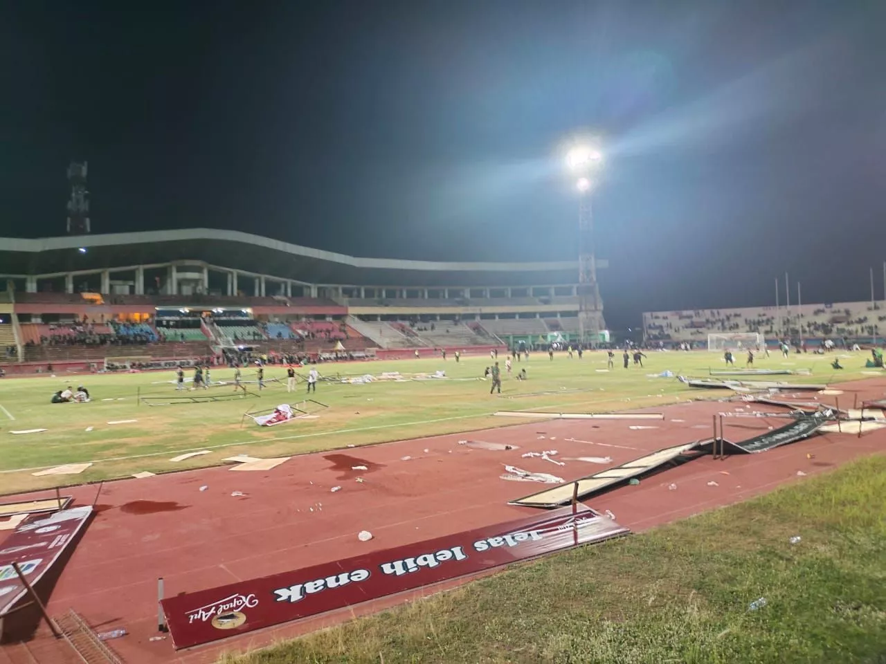 Persebaya Kalah Bonek ngamuk di Stadion Delta Sidoarjo