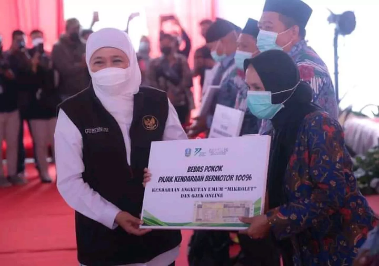 Gubernur Khofifah Salurkan Program Perlindungan Sosial Bagi Warga Terdampak Inflasi dan Kenaikan BBM