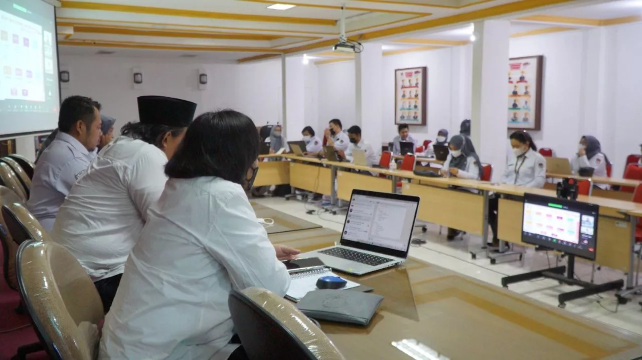 KPU Jatim Ikuti Pemantauan dan Evaluasi Kinerja Penyelenggaraan Pelayanan Publik bersama Kemenpan RB