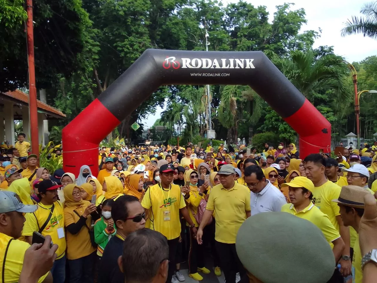 HUT Partai Golkar ke-58 Tahun, Alun-alun Sidoarjo Menguning