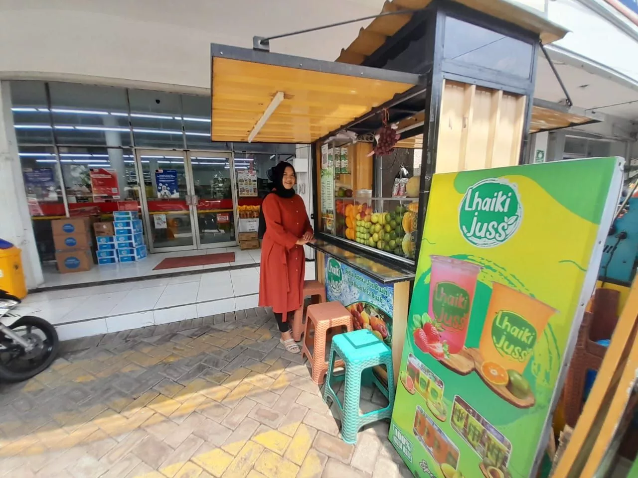 Jus Depan Alfamart  Omzetnya Capai 100 Cup perhari
