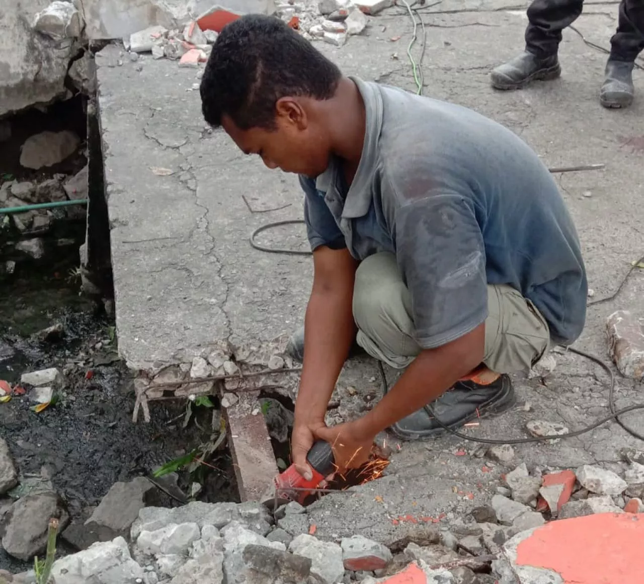 Anas Karno Apresiasi Perbaikan Jembatan SDN Semolowaru I