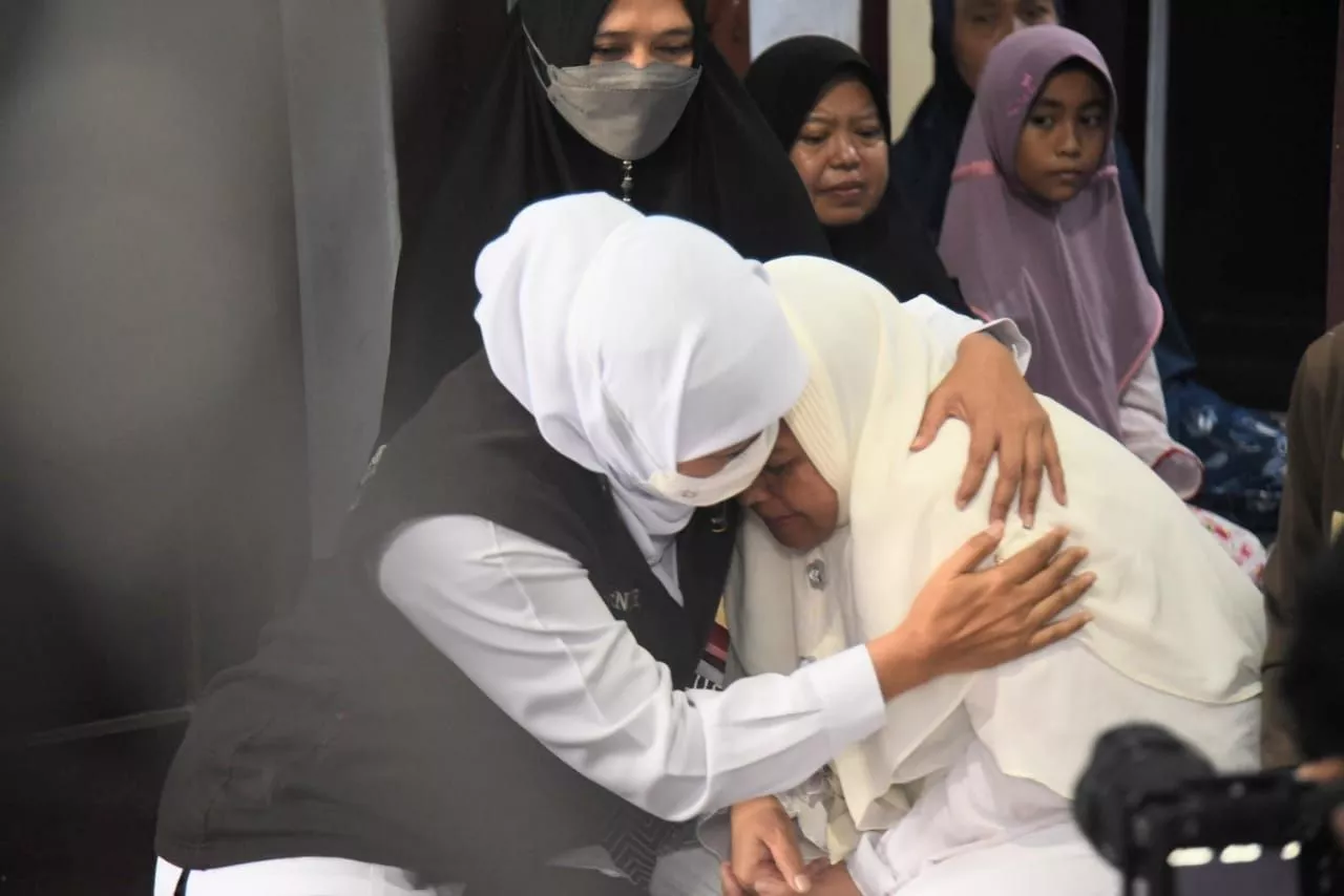 Gubernur Khofifah Pastikan Biaya Pengobatan Ditanggung  Pemerintah