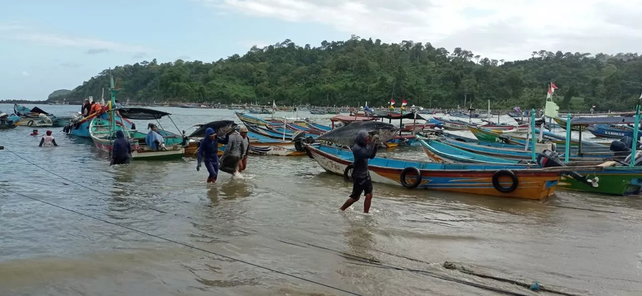 Kementerian Kelautan dan Perikanan Diminta Tolak Usulan Lokasi Pembuangan Limbah B3 di Selat Bali