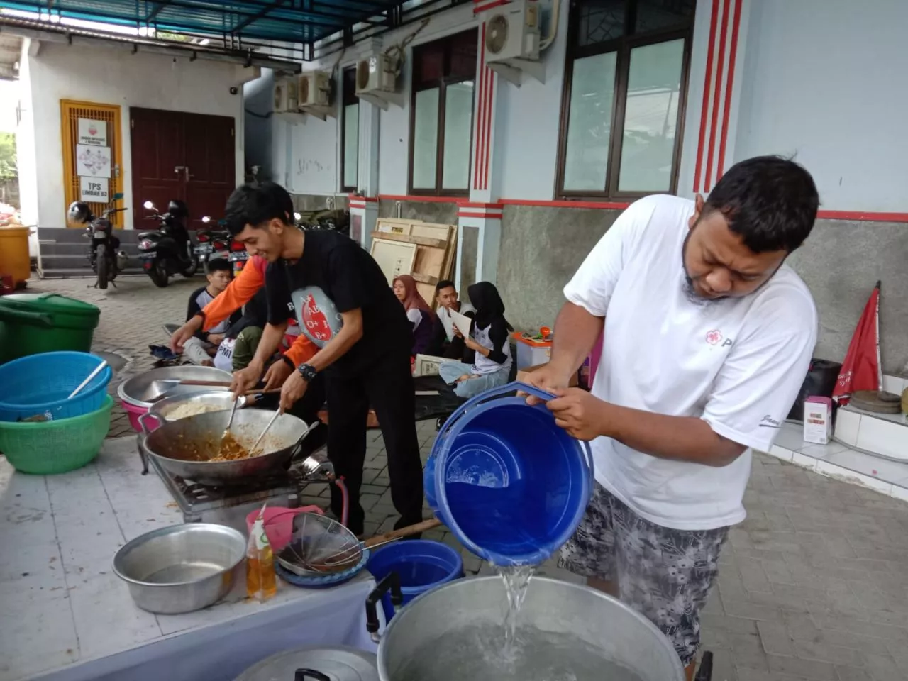 Banjir Pacitan Trenggalek Belum Juga Surut, PMI Mulai Dirikan Dapur Umum