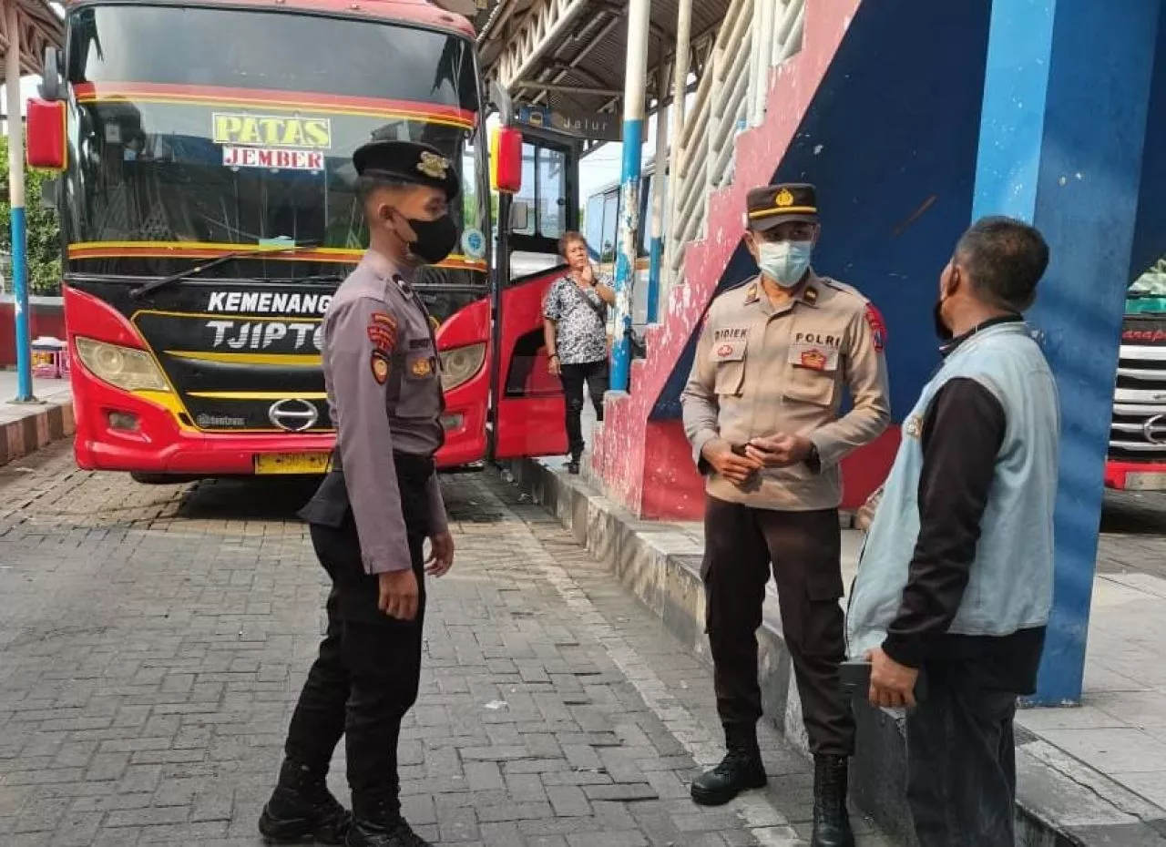 Antisipasi Gangguan Kamtibmas Pelaksanaan KTT G20,  Polres Sidoarjo Razia Penumpang Bus Tujuan Bali